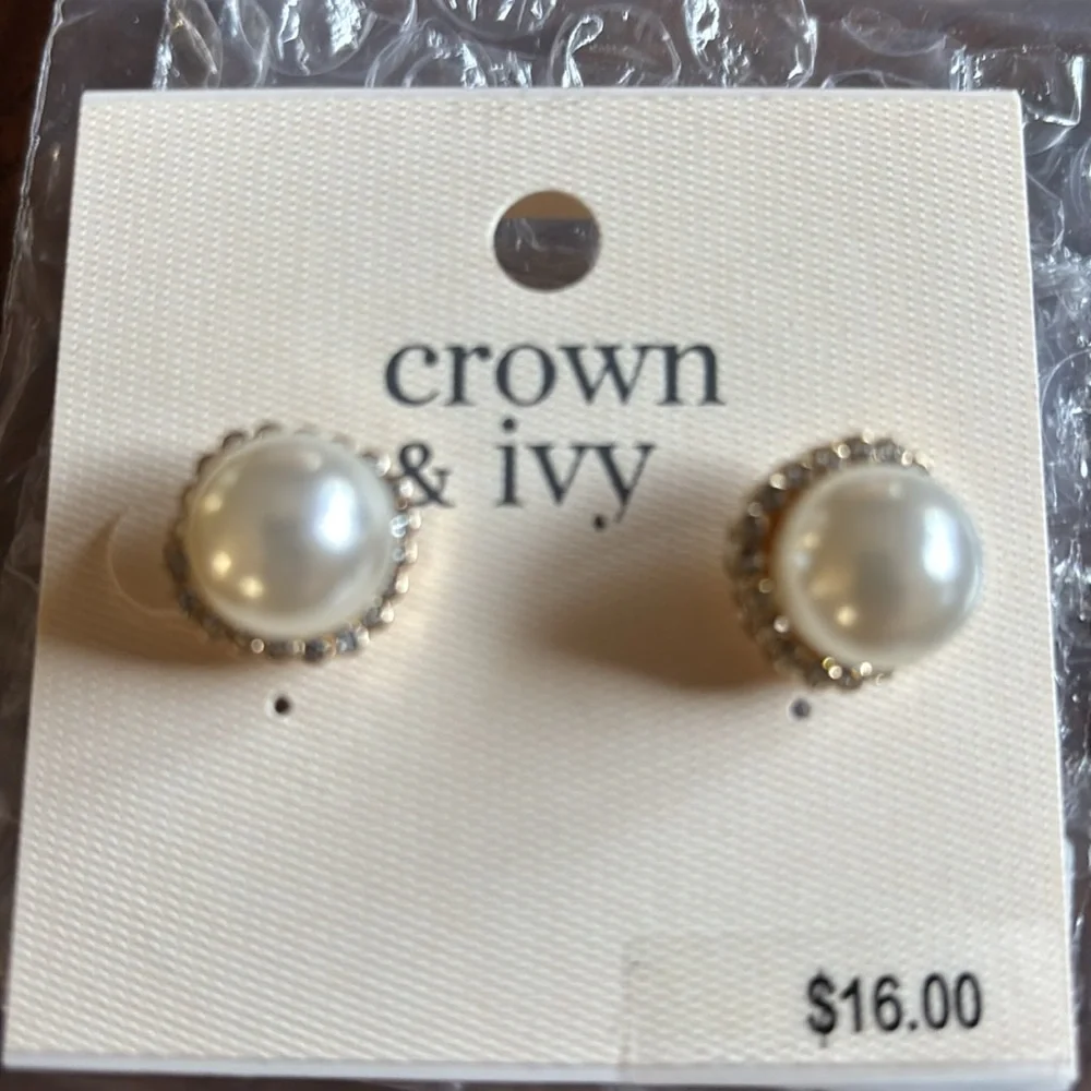 Crown & Ivy faux pearl post earrings NEW - Picture 3 of 4